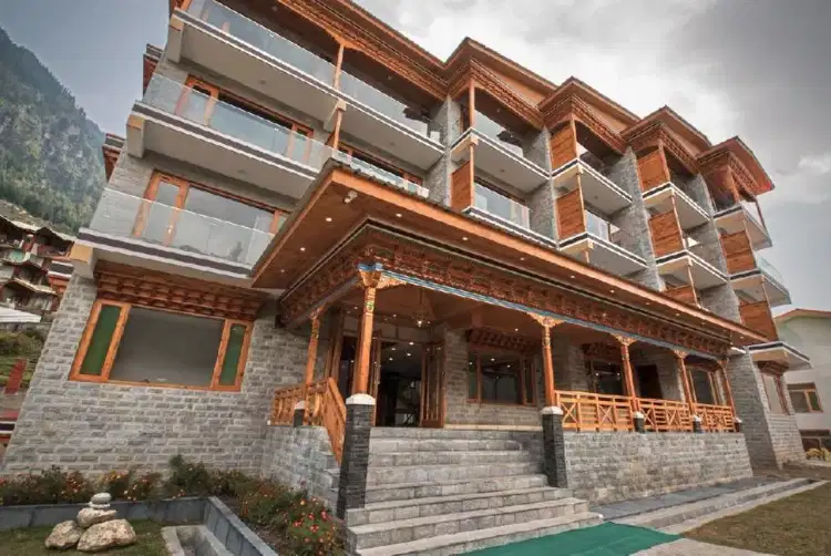 Manali Honeymoon Bliss – A Romantic Escape with The Khar