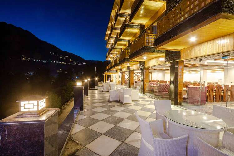 Manali Luxury Vacation with Snow White Resort – Centrally Heated