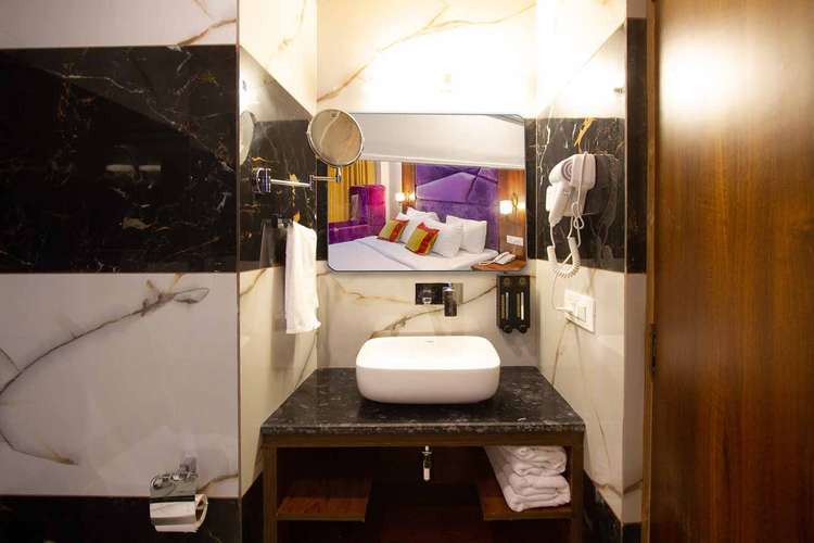 Manali Luxury Vacation with Snow White Resort – Centrally Heated